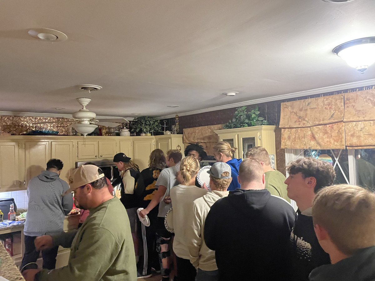 coach_singleton's tweet photo. We love opening our doors to the @BCRebelFootball big skill and feeding the guys in the trenches! Special thank you to Stallard Family Farms for donating 16lbs beef! 48 burgers later and this group is refueled and ready to move some people! #GoRebels #MovePeople https://t.co/74kjqSLAbu