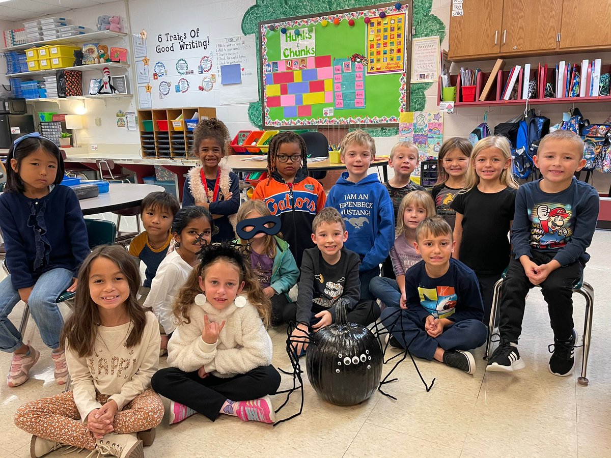 Hodorowski1stgr's tweet photo. We ❤️ how our pumpkin turned out!  🕷 Thank you @ErpenbeckPTSO for a fun challenge! https://t.co/HseLHvqSSS