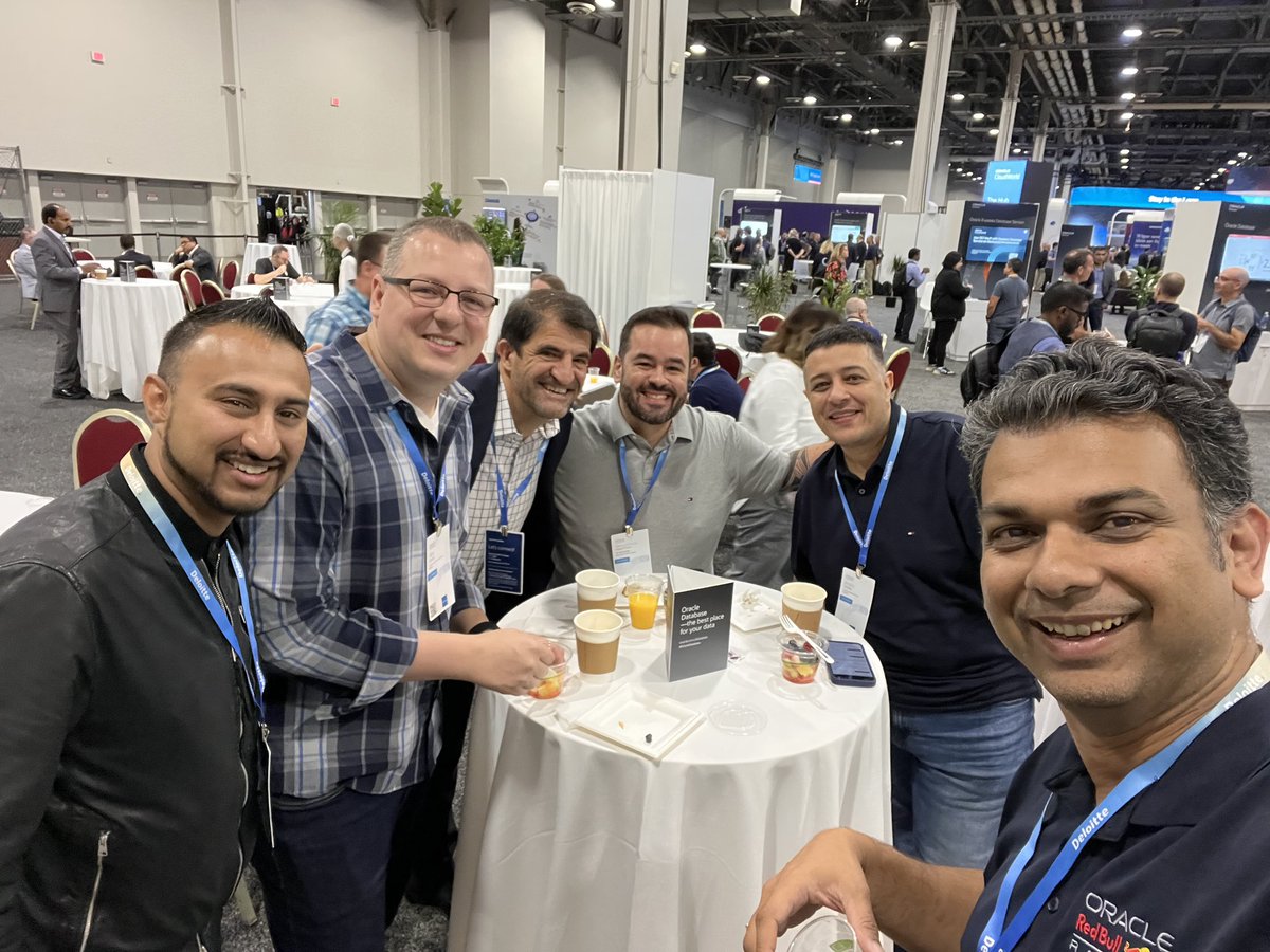 sandeshr's tweet photo. Hanging around the #ACELounge #CloudWorld #MeetAtCloudWorld @CloudWorld @oracleace @oracleugs @alexnuijten @ZedDBA @ggonza4knex @alexzaballa @viniciusdba @aontalba @ChrisRSaxon https://t.co/zrcQu71K7x