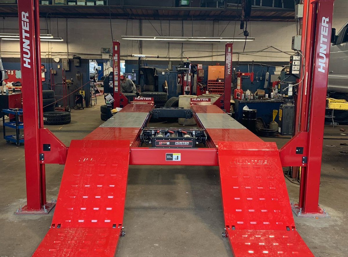 AmscSolutions's tweet photo. Congratulations!…and a huge thank you to owner Steve Petrie, his daughter Lisa Petrie, and their Service Manager, Chris Sherry of Petrie Ford in Kingston for their trust in me. #wechoosehunter #4post #alignment #alignmentlift #18K #harshduty #amscsolutionsinc https://t.co/zHgt7X271r