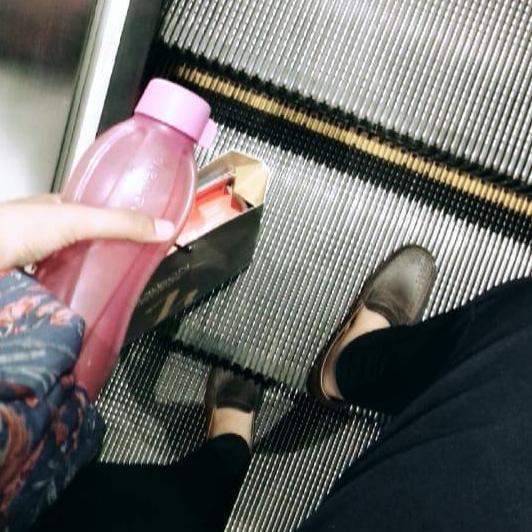 elzadeka's tweet photo. Belanjanya bawa tas sendiri, minumnya bawa botol sendiri. Kurangi plastik ygy #welovecities #weloveprobolinggo #dpuprpkpkotaprobolinggo https://t.co/cUkqBLyQ4g