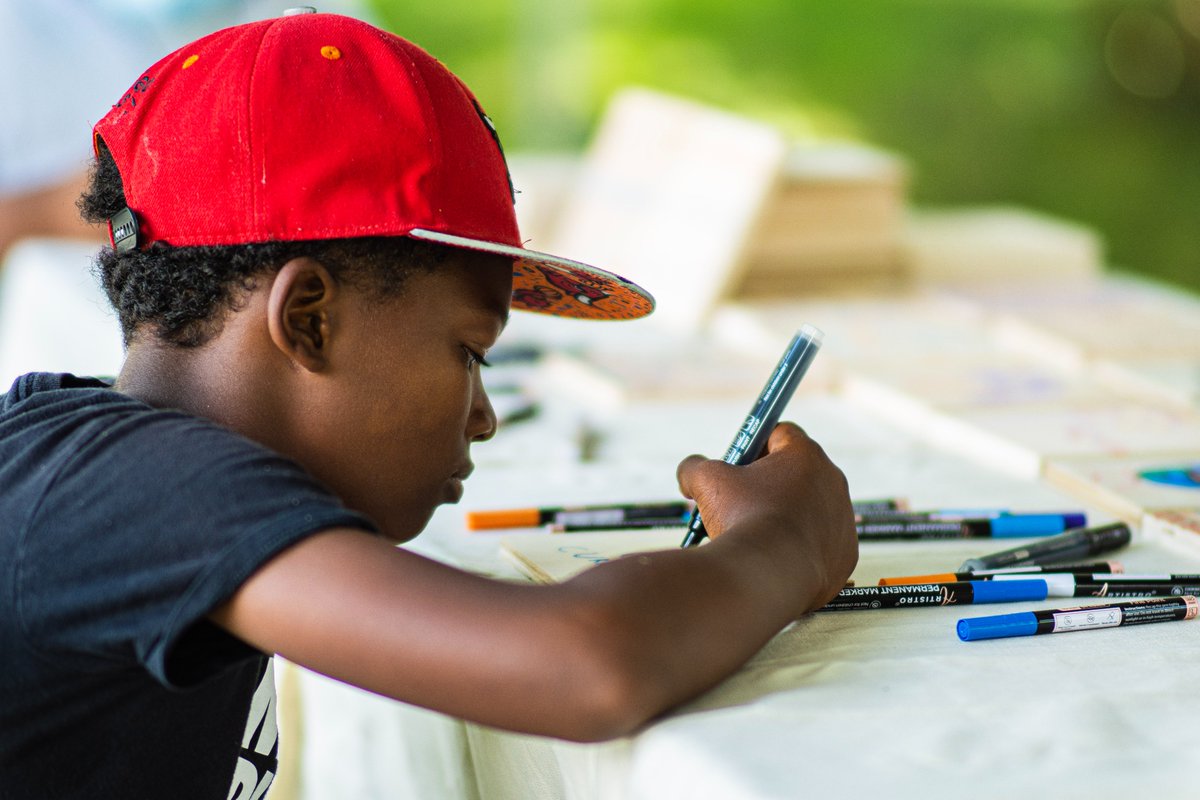 visualsbymidwa's tweet photo. In the final phase of this project, youth expressed what they love about their neighbourhood. The project represents a means of integrating storytelling and art in order to support youth's emerging identity with their community. And it's a wrap! Huge thanks https://t.co/UL3GAehKGc