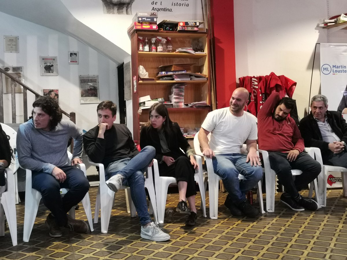 matiasdebesa's tweet photo. Junto a comuneros y presidentes de Comunas participamos en la Reunión de Mesa de la @jradicalcaba 🙌🏽 conversamos sobre las tareas que desarrollamos y la importancia del trabajo territorial en cada barrio.

¡Gracias a los amigos de @ElIlliaUCR por recibirnos en su casa! https://t.co/XpWxUP5Zm9
