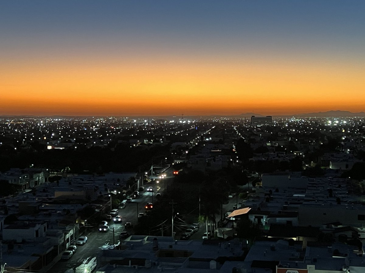 Luisnfernandez's tweet photo. #NoEsPorPresumir pero así se ve el #atardecer #sunset en #Hermosillo #Sonora
#HMO #SunSetPhoto #SunsetClick https://t.co/sNXjUrldTU