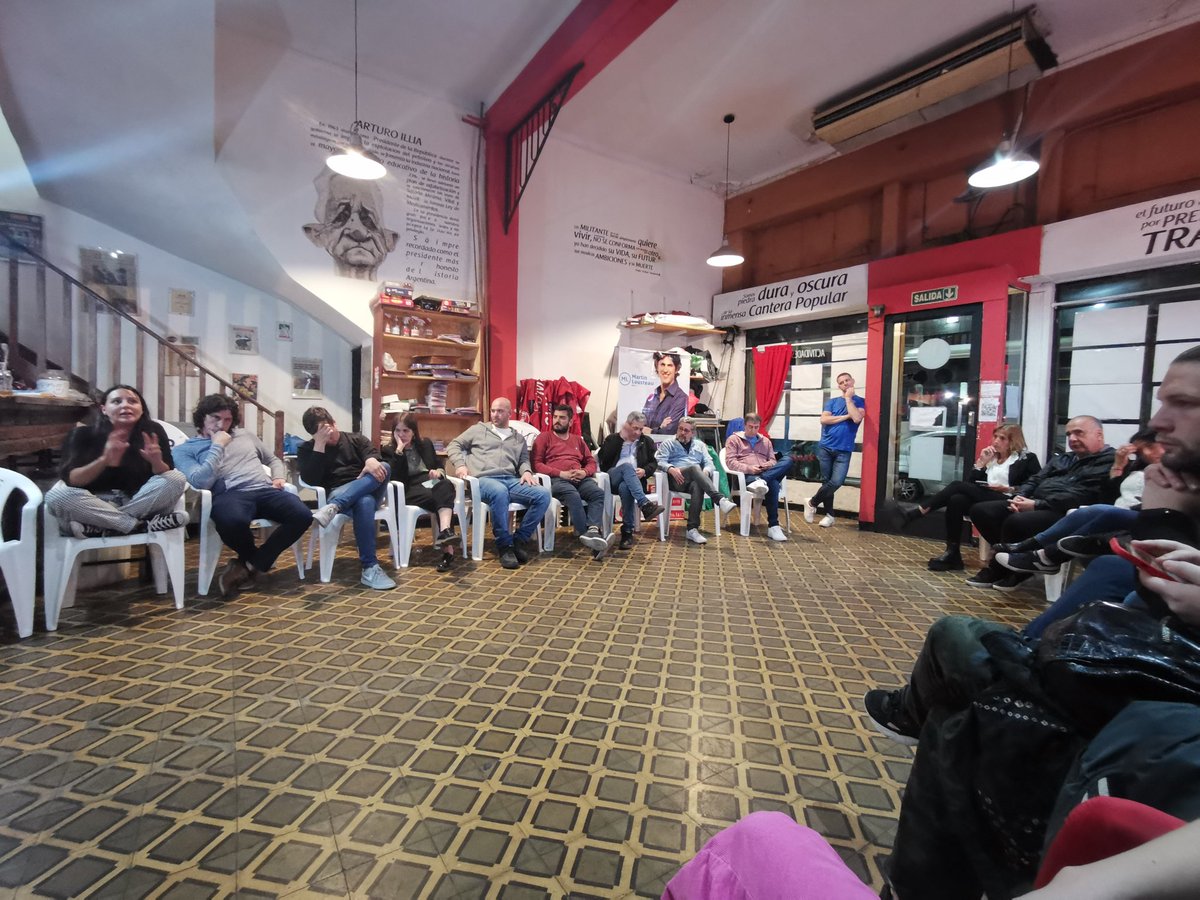 matiasdebesa's tweet photo. Junto a comuneros y presidentes de Comunas participamos en la Reunión de Mesa de la @jradicalcaba 🙌🏽 conversamos sobre las tareas que desarrollamos y la importancia del trabajo territorial en cada barrio.

¡Gracias a los amigos de @ElIlliaUCR por recibirnos en su casa! https://t.co/XpWxUP5Zm9