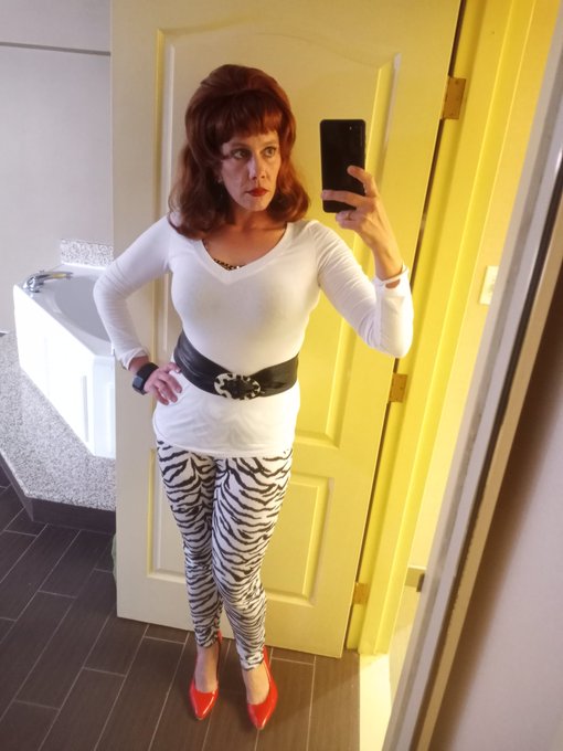 Did you know Peggy Bundy was a hot wife https://t.co/xrvAwwFBnZ<a href="/tag/nomakeup"class="tags"><span>#nomakeup</span></a>