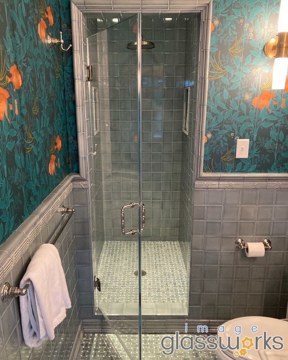 ImageGlassworks's tweet image. Installing for great customers in Saugus today!  Single door with chrome hardware and a 6” Victorian handle.