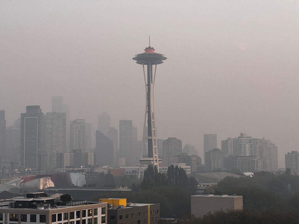 polkiewicz's tweet photo. Smoky Seattle. @KSeattleWeather https://t.co/Tup19y5u5Q