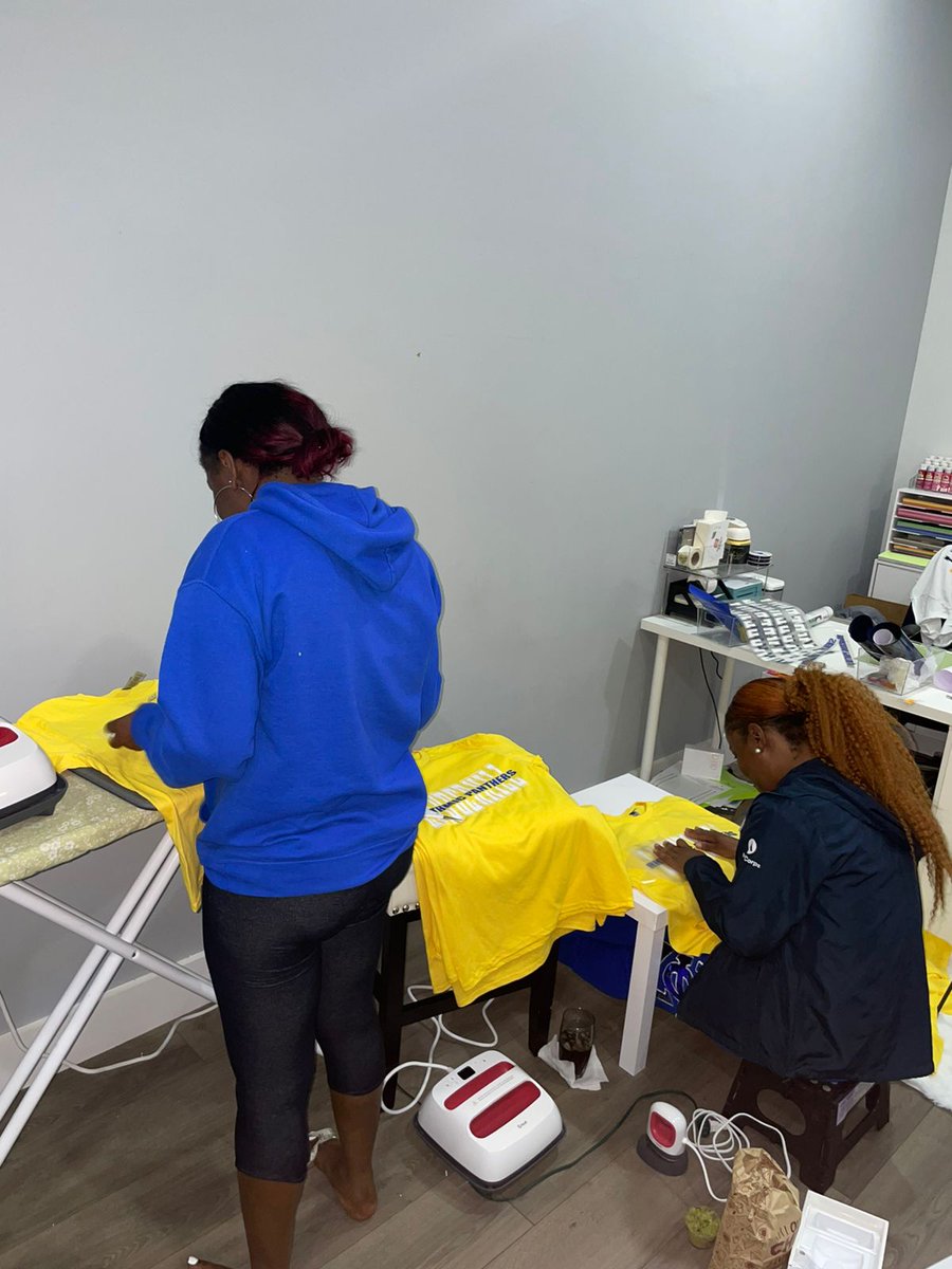 TTRich242's tweet photo. This is what commitment and dedication looks like @Lauderhill612 #PantherNation Final preparation with @mschryssi for "The Battle of the Bands: New Members Initiation" #marchingpanthers #RPD #divinesteppers #cheerleaders "FOUR Entities...ONE Team" #10YearsintheMaking #Celebation https://t.co/O3oHXiiNvC