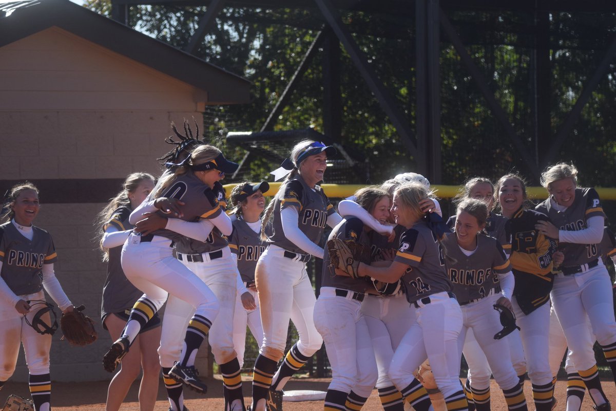 PACSSoftball's tweet photo. This crew is elite 8 bound! 💙💛🎟️👊 https://t.co/o3o0EilZL4