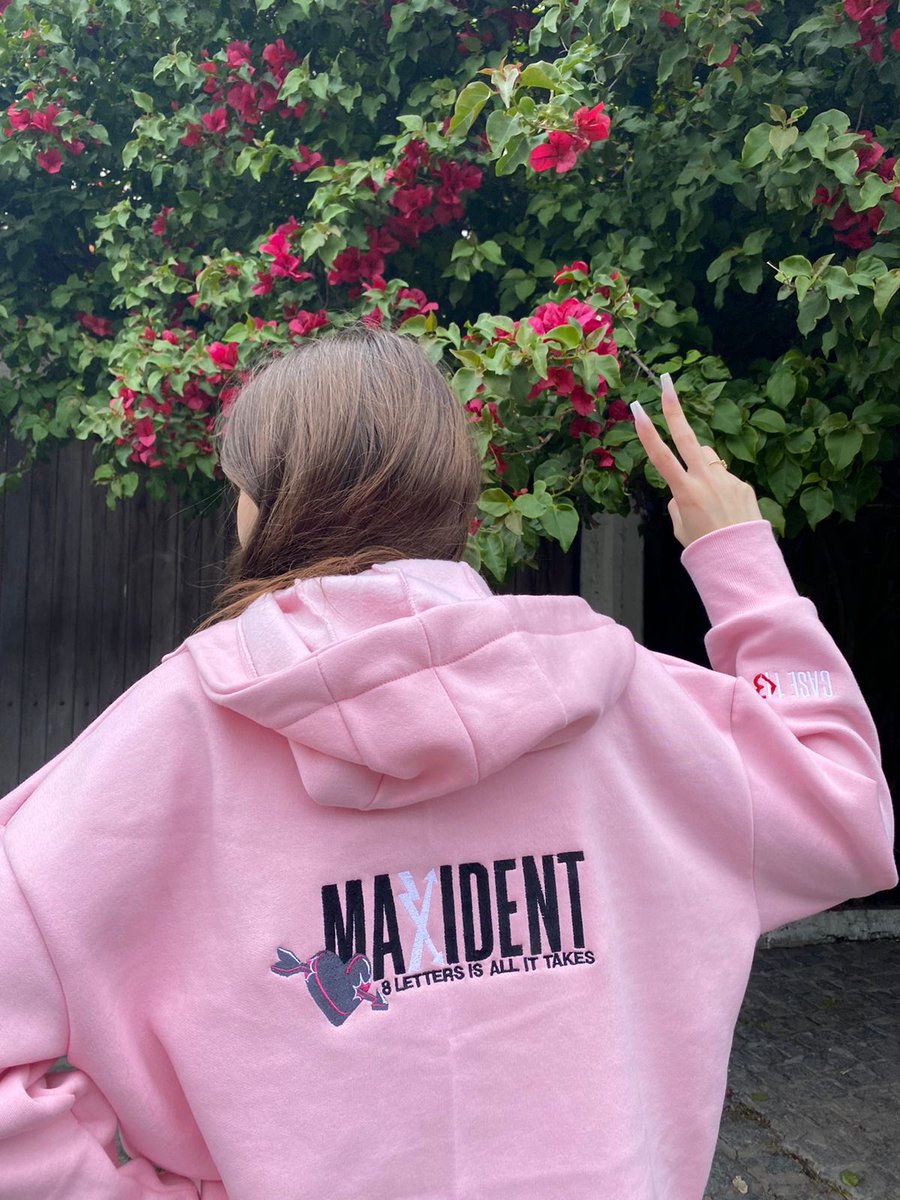 2MINCH4N's tweet photo. Vengo a presumir las camperas de Maxident que hicimos en Salparadise porque son muy hermosas 😭😭😭😭 https://t.co/H8X3ITbWmy