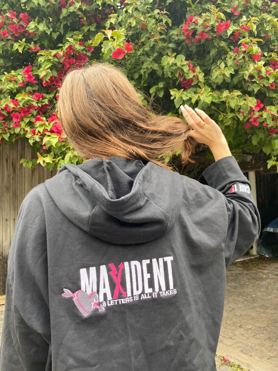 2MINCH4N's tweet photo. Vengo a presumir las camperas de Maxident que hicimos en Salparadise porque son muy hermosas 😭😭😭😭 https://t.co/H8X3ITbWmy