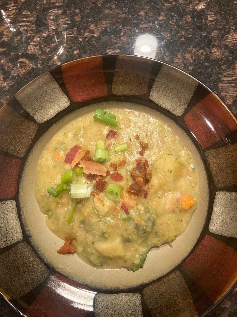 TomBaikAndSons's tweet photo. Soup 19: Broccoli Cheddar soups #31SoupsofHalloween https://t.co/YZoZBazTAf