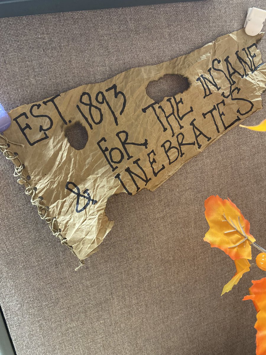 indo_spin_lbn's tweet image. All of my years of ComicCon observations from working the booth came in handy for our table decorating contest at work. Theme: Potion Bar 🧙‍♀️ 🪄 🧪