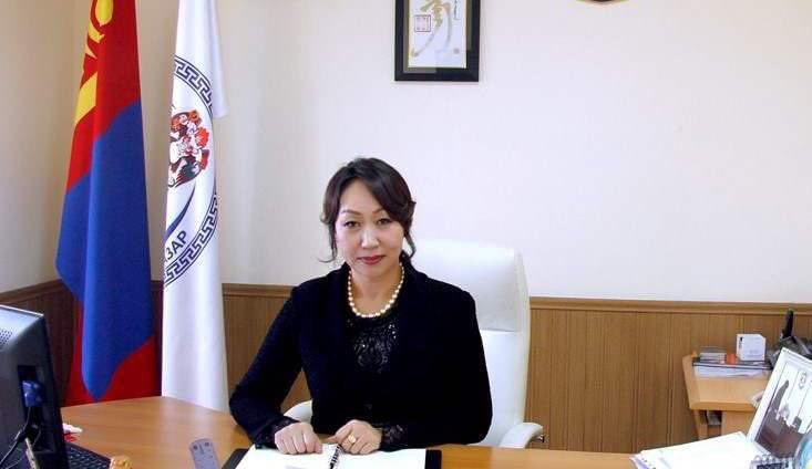 Ш.Одончимэг төсвийн мөнгөөр 30 саяын драпан пальто суусар урт хантаазны хослол, 10 саяын булган шуба авч, 46 саяар шүдээ эмчлүүлжээ. “Үлэмж Грийс” салон луу 21 сая төгрөг шилжүүлээд “Шангрилла молл” дахь салбараас нь гоо сайхан, иллэг массажны үйлчилгээ авч иржээ. <a href="/iaacmn/">АТГ-Олон Нийтийн Төв</a>