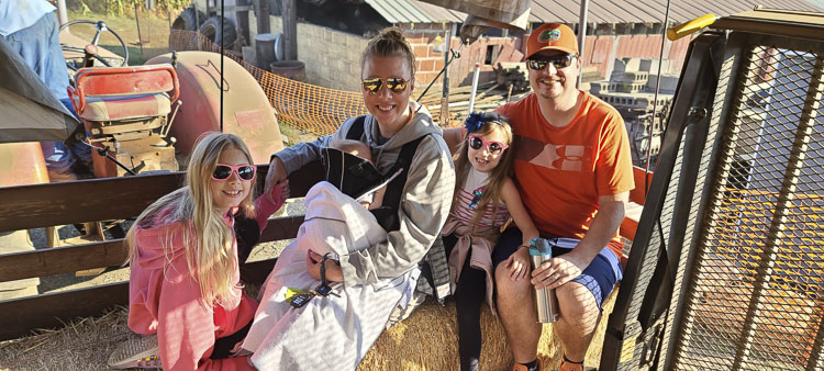 NewsFromCCT's tweet photo. Bi-Zi Farms offers family fun at pumpkin patch and harvest festival.
https://t.co/1rFlNQngbv
#PumpkinPatch #HarvestFest #BiZiFarms #PomeroyFarms #WaltonsFarms #VancouverPumpkinPatch #FamilyFriendly #CornMaze #PumpkinLaunch #BalePyramid #FarmAnimals #VancouverWa #ClarkCountyWa https://t.co/JiSaoA4NzN