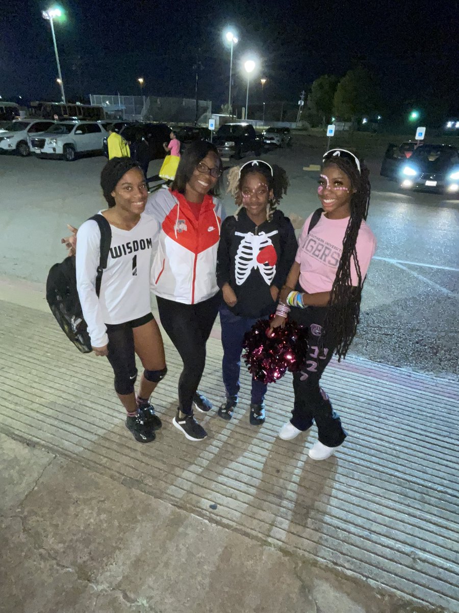 Thomas2_Murray's tweet photo. Supporting the Lady Generals Volleyball Team. Great Win Tonight @WisdomHSMedia @wisdom_GBball @TheDreamTeamWHS   #OnceAGeneralAlwaysAGeneral #MyGirlsRock   #SeniorNight #PinkOut https://t.co/foqpIHFTNX