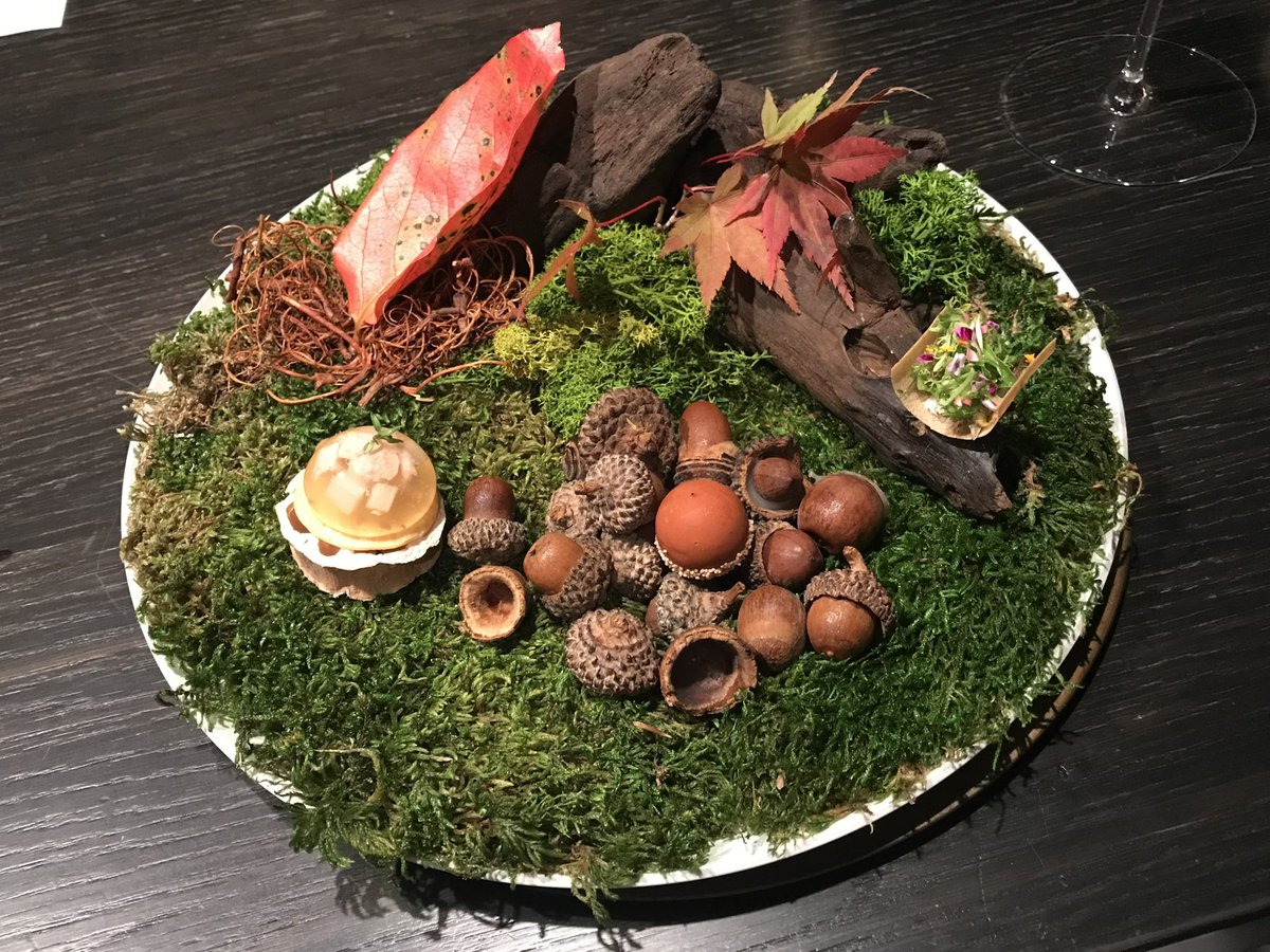 pocoratte's tweet photo. 目にも楽しいファンタジー溢れる盛り付けに…素材の組み合わせが新鮮な今まで食べたことない味わいの料理たち。。

四季を感じるコースが楽しめる
L'EAU @外苑前 https://t.co/cf02LNtF9G