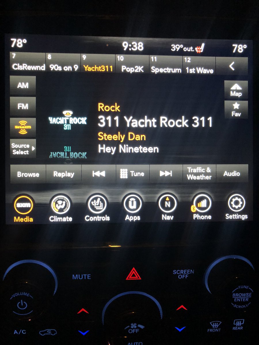 dinafancypants's tweet image. I listen to Yacht Rock 🪨 so I can be more depressed 😩😤 #DoNotJudge 🇺🇸