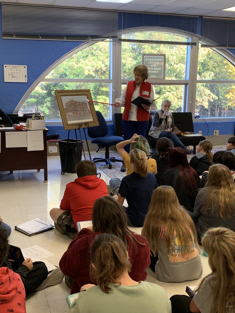 _ChelseyReid_'s tweet photo. Thank you to the Historical Society for leading our official PBL Launch by teaching our 6th graders about the history of Allen County. I wish I could describe how much our kids loved it and were invested in it. @ALLENCOUNTYINT https://t.co/0cERLCbYlZ