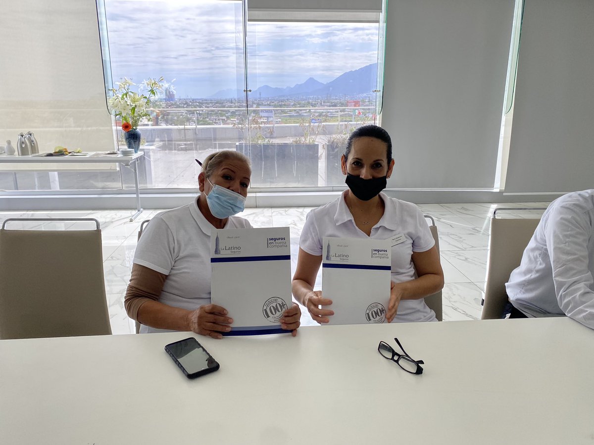 MonterreyUnion's tweet photo. El día de hoy en Hotel NH Monterrey La Fe, llevamos a cabo la entrega de Pólizas de seguro de vida a las y los compañeros trabajadores, como parte del beneficio por ser adheridos a la CROC.
@IsaiasSiCumple @CROCContigo https://t.co/fQ2BeLNkq7