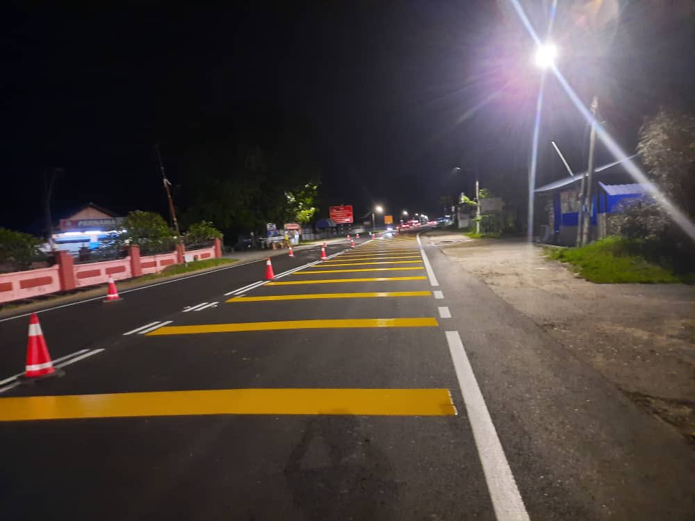 THBM_HQ's tweet photo. 19102022 - di @JKRSPUOFFICIAL1 

FT 001 J. #Butterworth - #AlorSetar
sek 766.30 - .80

#BerkalaPavemen #Fasa3

Team BP #THBMPenang #SeberangPeraiUtara laksana kerja ini di sini

- mill and pave | SFM @AHNVertex
 
kemajuan : 100 %

📸 suasana kerja

#THBMHQ
#InfraKeluargaMalaysia https://t.co/yYI81w1irq