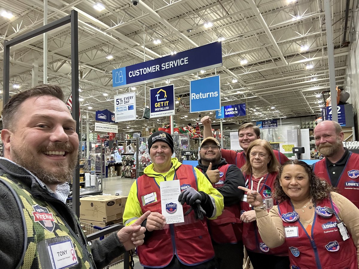 T_Pregent's tweet photo. When everyone talks about Anthony being “The Man” you just have to badge him up!  Thank you for always providing excellent customer service!@BellAnyae https://t.co/WxP3jxt1Mo