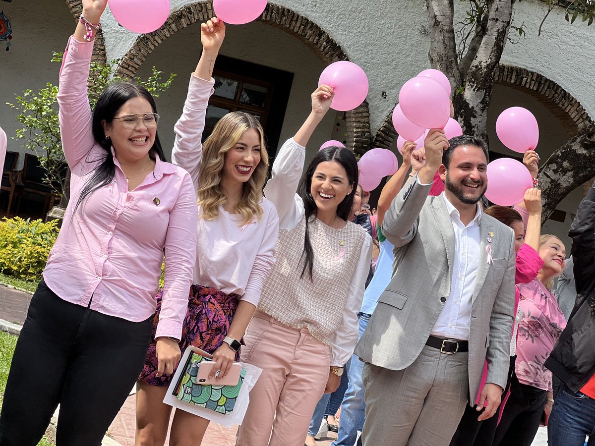 “La batalla se da en conjunto”. El día de hoy nos sumamos y refrendamos la importancia de la #prevención. Recordamos con cariño a quienes ya no están y les extendemos nuestro apoyo a quienes siguen en la lucha. #CáncerDeMama #MesRosa