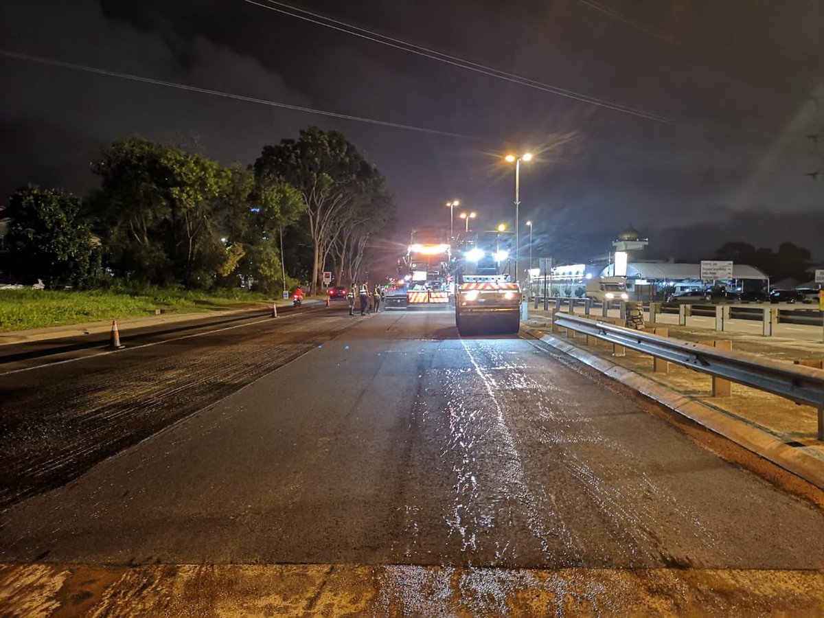 THBM_HQ's tweet photo. 19102022 - di @sptengah 

FT 001 J. #Butterworth - #Ipoh
sek 752.50 - 753.00

#BerkalaPavemen #Fasa3

Team BP #THBMPenang #SeberangPeraiTengah laksana kerja ini di sini

- mill and pave | MR-6

kemajuan : 72.50 % 

📸 suasana kerja

#THBMHQ
#InfraKeluargaMalaysia https://t.co/91VtcsaDwn
