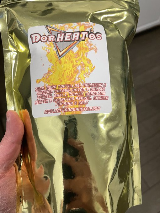 Watch Towelliee's leaked NSFW photo on TwXstars