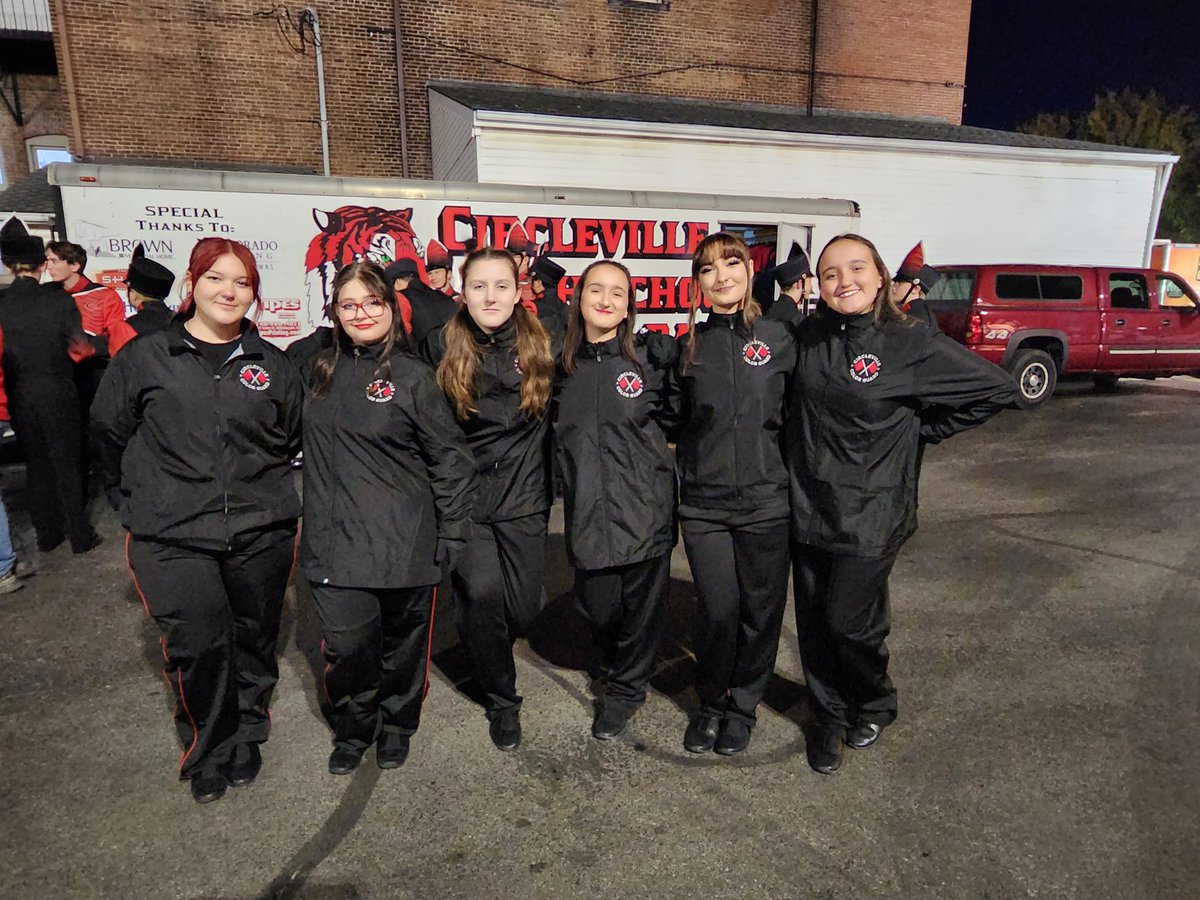 CVBand_Boosters's tweet photo. Circleville Marching Tigers at The Circleville Pumpkin Show ~ 2022 🎵🎺🐾🎶🥁🎃 https://t.co/beZk8KbFvU