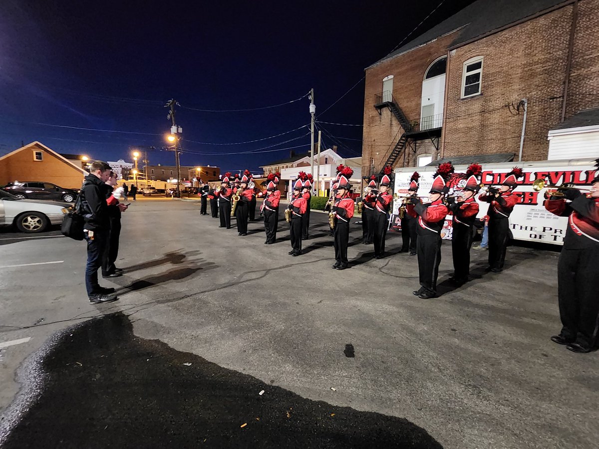 CVBand_Boosters's tweet photo. Circleville Marching Tigers at The Circleville Pumpkin Show ~ 2022 🎵🎺🐾🎶🥁🎃 https://t.co/beZk8KbFvU