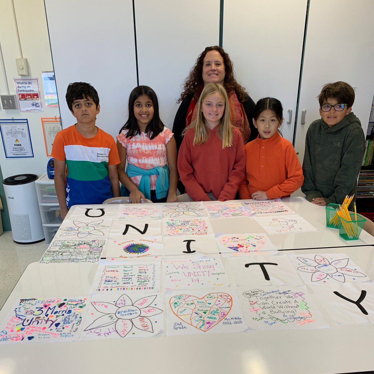 elmd181's tweet photo. Check out our video to see how Elm students and staff celebrated Unity Day 2022! #d181proud @CCSD181 #UnityDay2022 https://t.co/8InvGJ3dXr https://t.co/OaQGBvXXsM