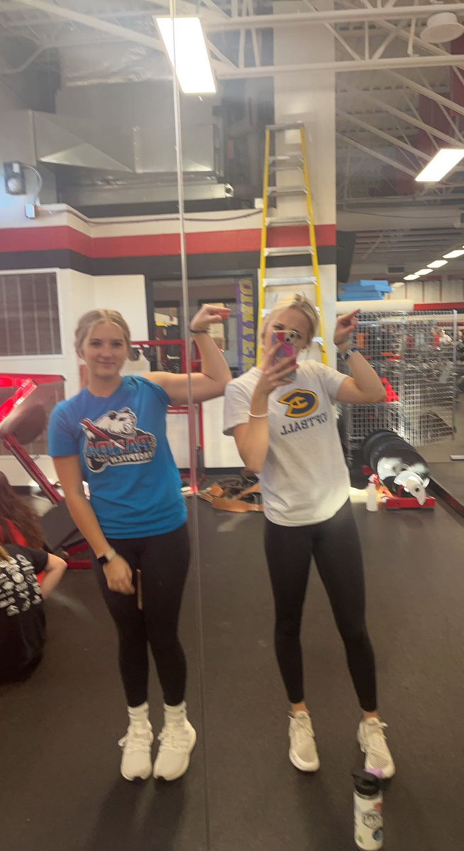 HannahGagas's tweet photo. More working out for high school ball!! #spashski #spash  @Coachmun @mrcloe04 @Coach_NovakSB  @MSUBSoftball @RMUSoftball @CoachJexx_RMU @BlugoldCoachH @CoachBradF @CoachRGillispie @Coach_BrockV https://t.co/tcESFHWWc9