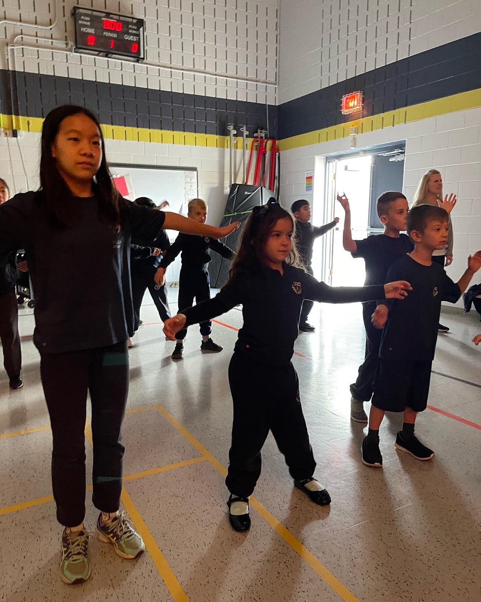 WaldenOakville's tweet photo. A groovy time was had by all 💃🏻🕺 #wellnesswednesday #movementday #danceparty #hitthedancefloor #itsalwaysagoodtime #makinggoodpeople https://t.co/GwjnKT2q6x
