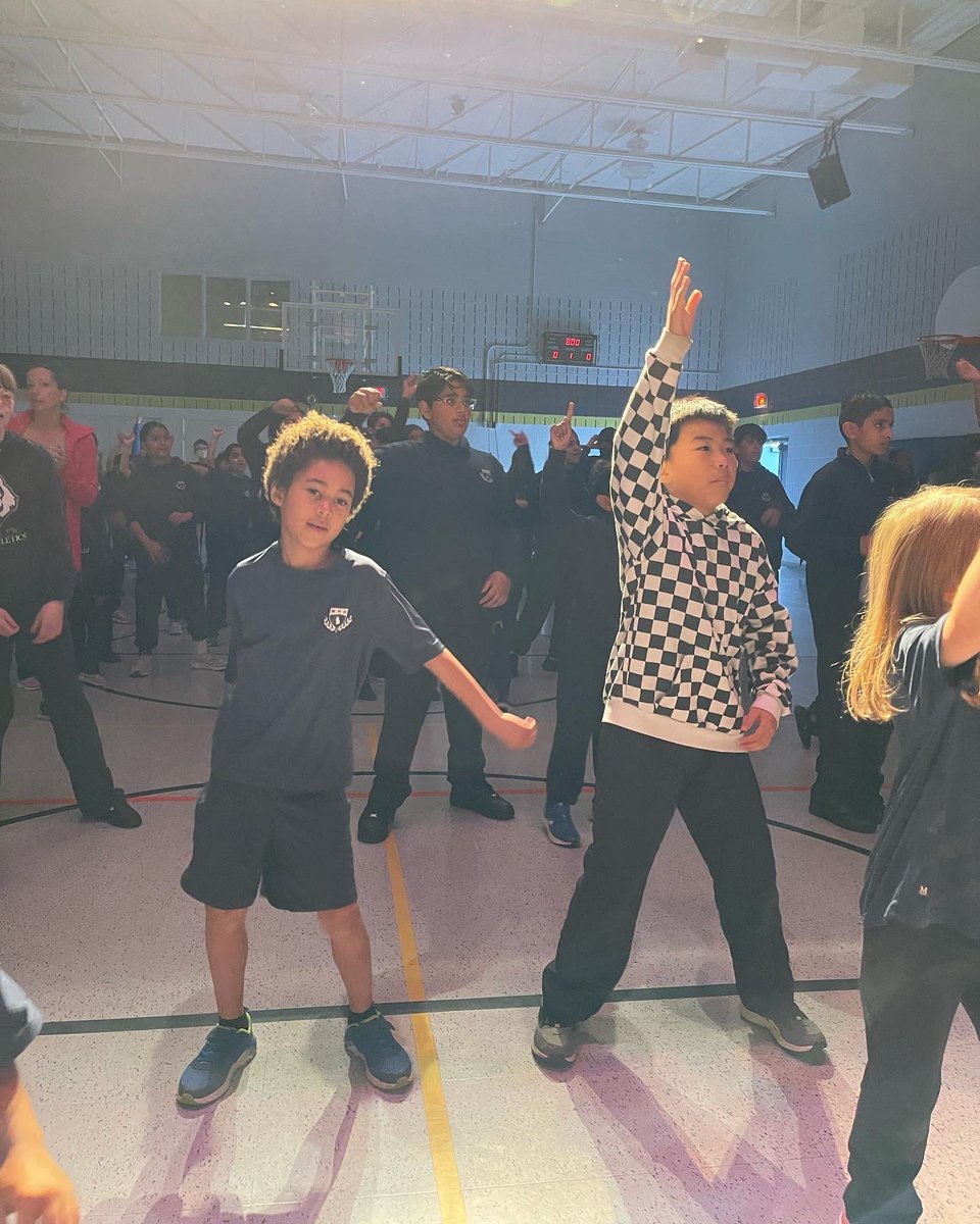 WaldenOakville's tweet photo. A groovy time was had by all 💃🏻🕺 #wellnesswednesday #movementday #danceparty #hitthedancefloor #itsalwaysagoodtime #makinggoodpeople https://t.co/GwjnKT2q6x
