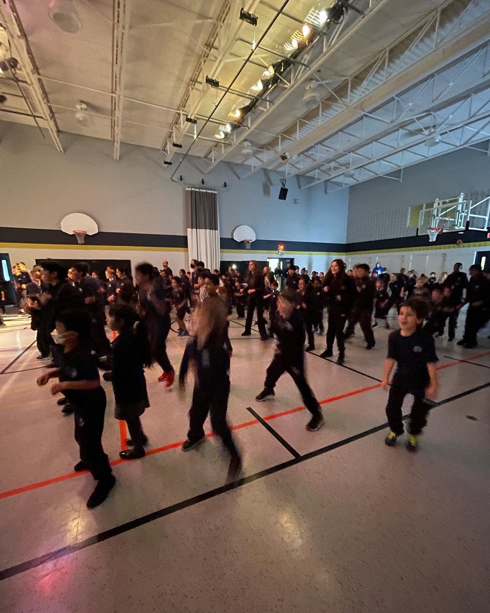 WaldenOakville's tweet photo. A groovy time was had by all 💃🏻🕺 #wellnesswednesday #movementday #danceparty #hitthedancefloor #itsalwaysagoodtime #makinggoodpeople https://t.co/GwjnKT2q6x