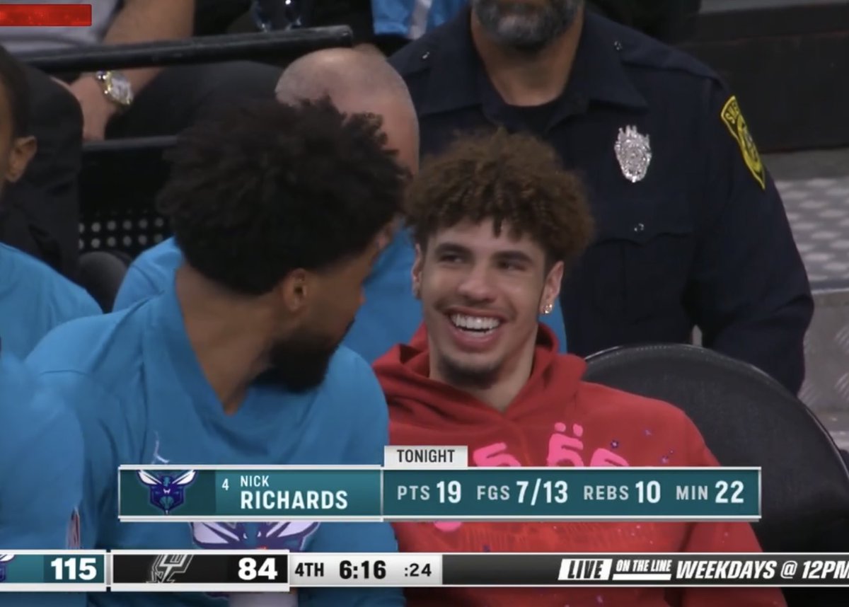 iohandles's tweet photo. LaMelo’s got his center https://t.co/oYE7fVrUyM