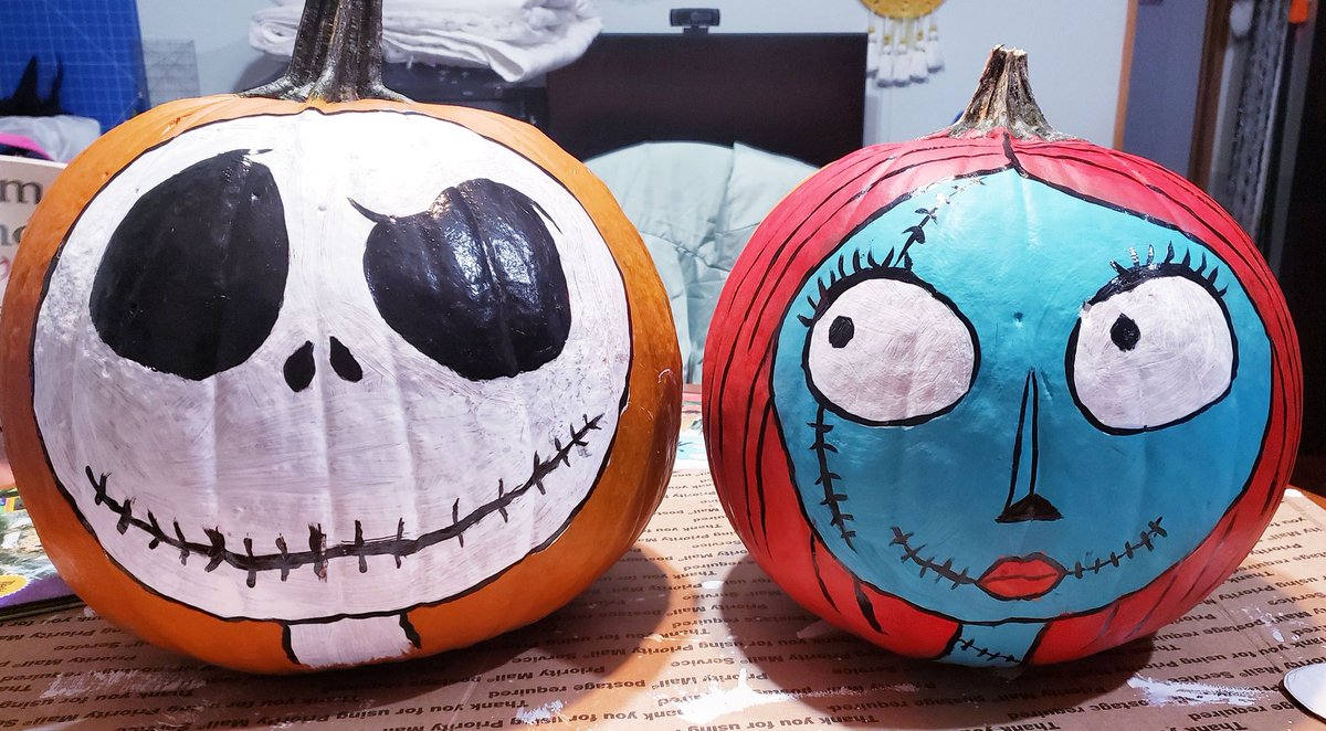 crabbieme's tweet photo. A little pumpkin painting with the granddaughters this evening. 🎃
#pumpkin #halloweendecor #pumpkincharacter #nightmarebeforechristmas #halloween #bookstagram #painting #art #craft #qualitytime #fun https://t.co/16t9MiSmT7