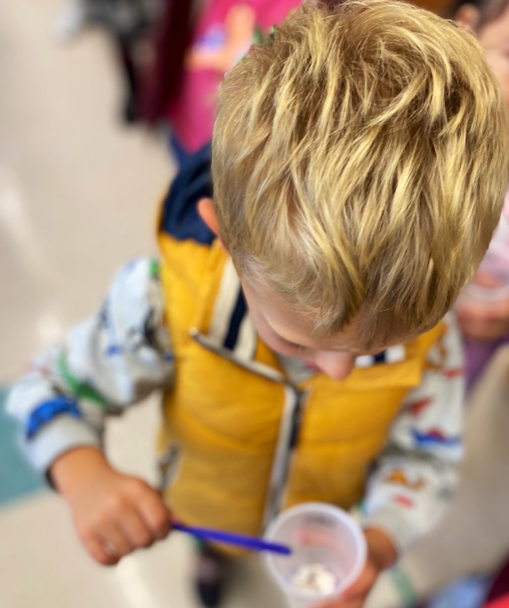 MsJacobs_Rm_15's tweet photo. Our #kinderstars made
💫 Magical Pumpkin Seeds 💫 today! 🤞🏼hoping for pumpkins tomorrow 😉 @PhillipsAveElem @MrsTomer_Rm16 https://t.co/mE2C2c5NpQ