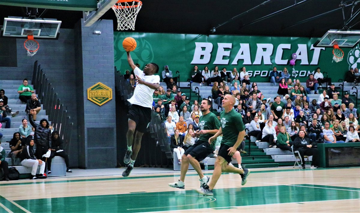 wesleymiller360's tweet photo. Collection of photos from the 2022 Bearcat Basketball Bash.

Celebrity Game Edition: https://t.co/5XxV8geaS7
