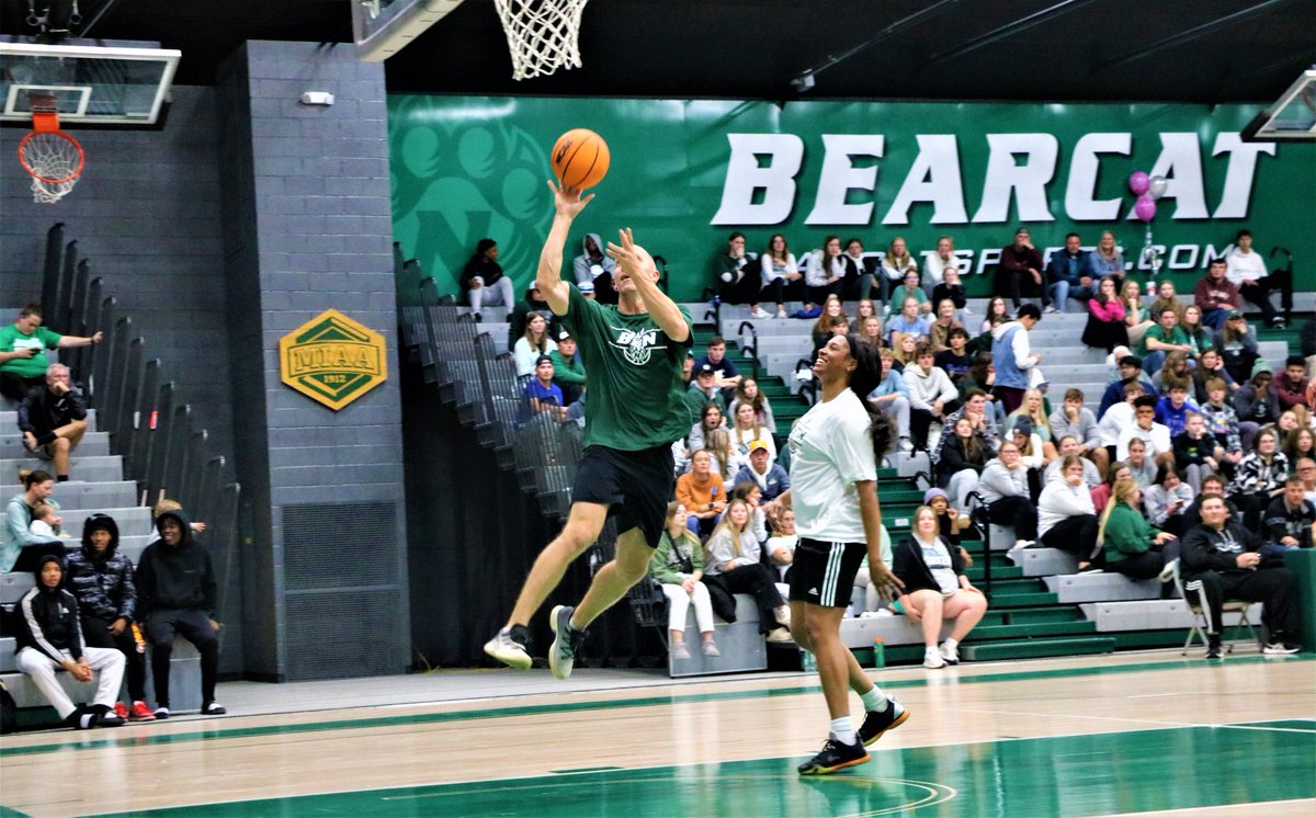 wesleymiller360's tweet photo. Collection of photos from the 2022 Bearcat Basketball Bash.

Celebrity Game Edition: https://t.co/5XxV8geaS7