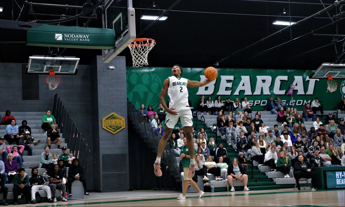 wesleymiller360's tweet photo. Collection of photos from the 2022 Bearcat Basketball Bash.

Dunk Contest Edition: https://t.co/SrlZ5jEeHH
