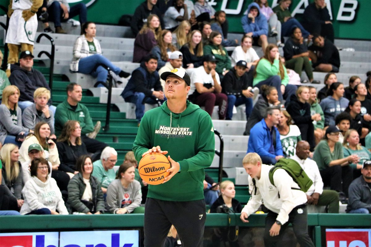 wesleymiller360's tweet photo. Collection of photos from the 2022 Bearcat Basketball Bash.

Door Prize Contests Edition: https://t.co/GDIAJgLX8s