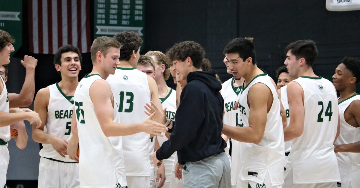 wesleymiller360's tweet photo. Collection of photos from the 2022 Bearcat Basketball Bash.

Door Prize Contests Edition: https://t.co/GDIAJgLX8s