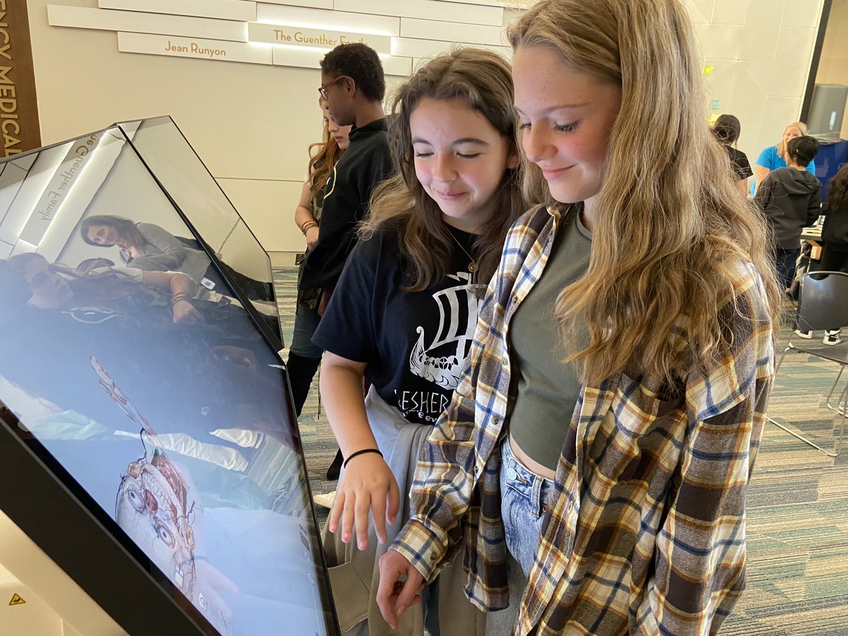 LesherScience's tweet image. Lesher scientists visited @frccedu and learned about careers in health sciences! #PSDproud @Lesher_MS