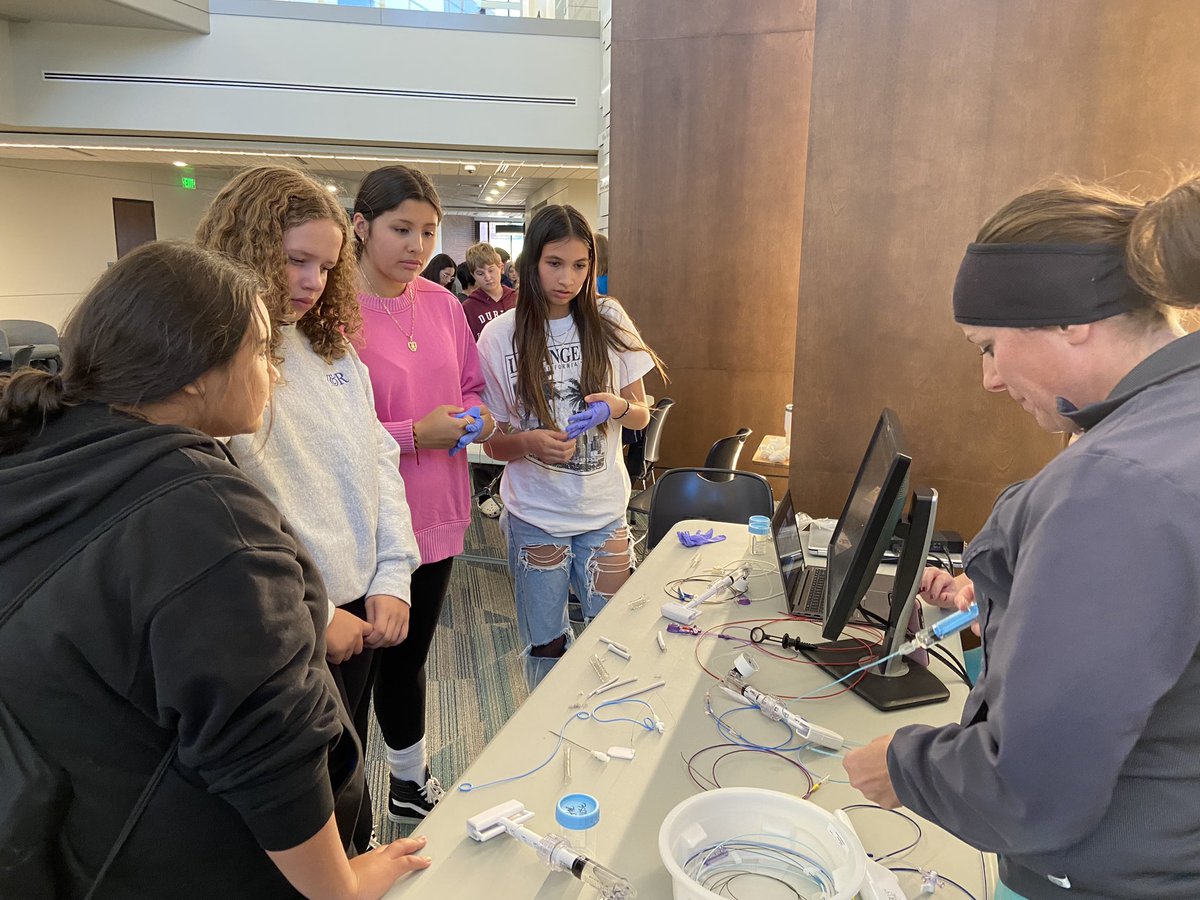 LesherScience's tweet image. Lesher scientists visited @frccedu and learned about careers in health sciences! #PSDproud @Lesher_MS