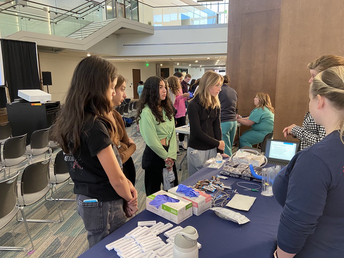 LesherScience's tweet image. Lesher scientists visited @frccedu and learned about careers in health sciences! #PSDproud @Lesher_MS