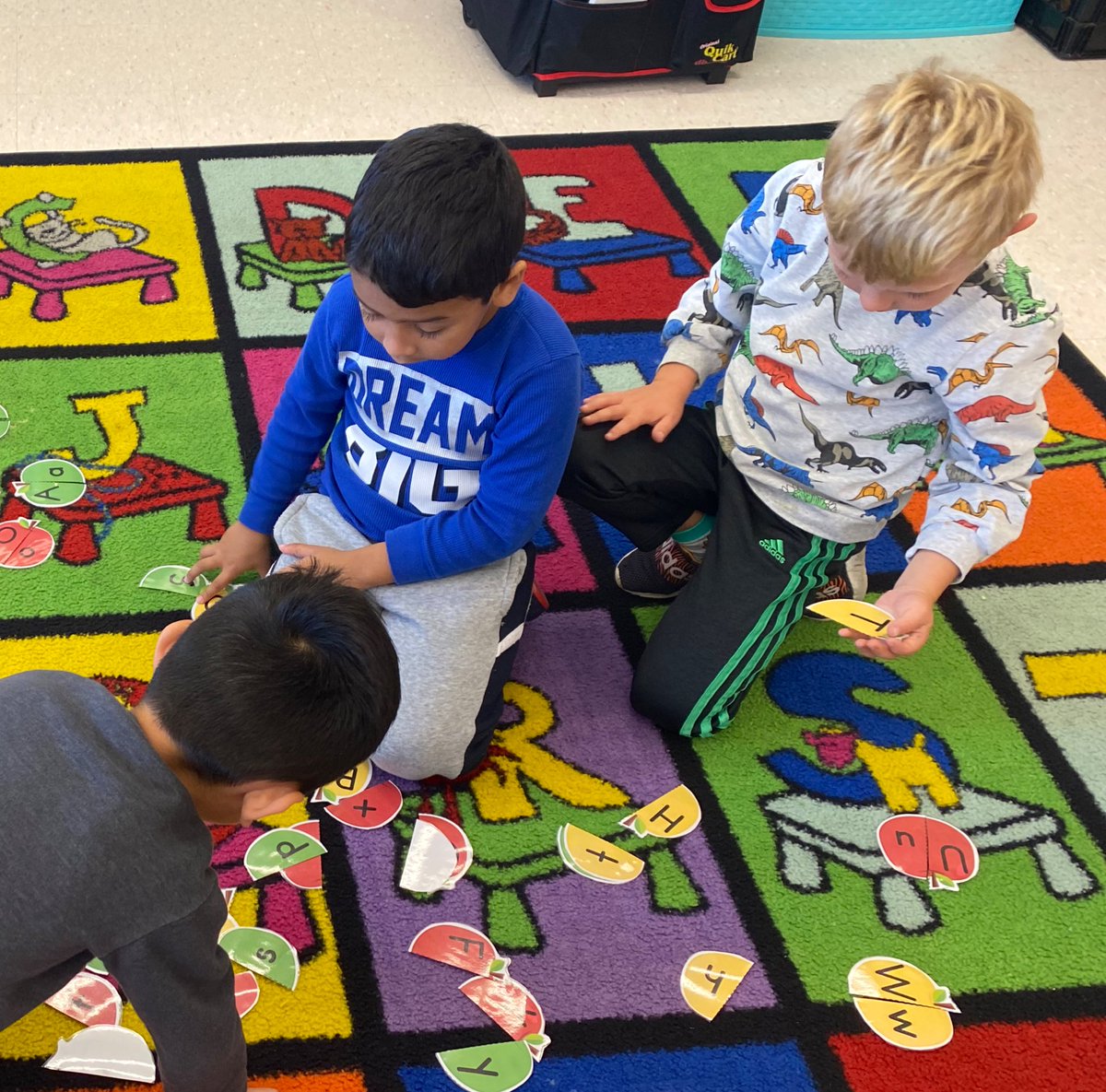 MsJacobs_Rm_15's tweet photo. Working on our Power Goals during IRLA this week: Initial consonants, tracking, 1:1, &amp; 500 books! 💪🏼 #duallanguage @ARCDLSolutions @PhillipsAveElem @jmcpg9 @MrsTomer_Rm16 https://t.co/lh4ZGALu69