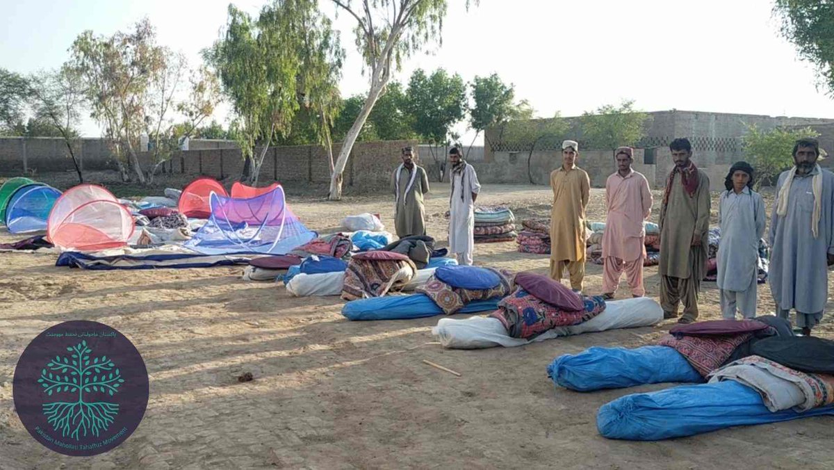 PakMaholThfz's tweet photo. Tents, blankets, mosquito nets, clothes, beds distributed amongst residents of Jaffarabad, #Balochistan. Many more need ur support esp considering winter is here.

Pls cont to donate generously. We're hoping to take more tents, blankets, &amp; charpayis in Nov. Target: $5000. @paksef https://t.co/lILe5zsMJt